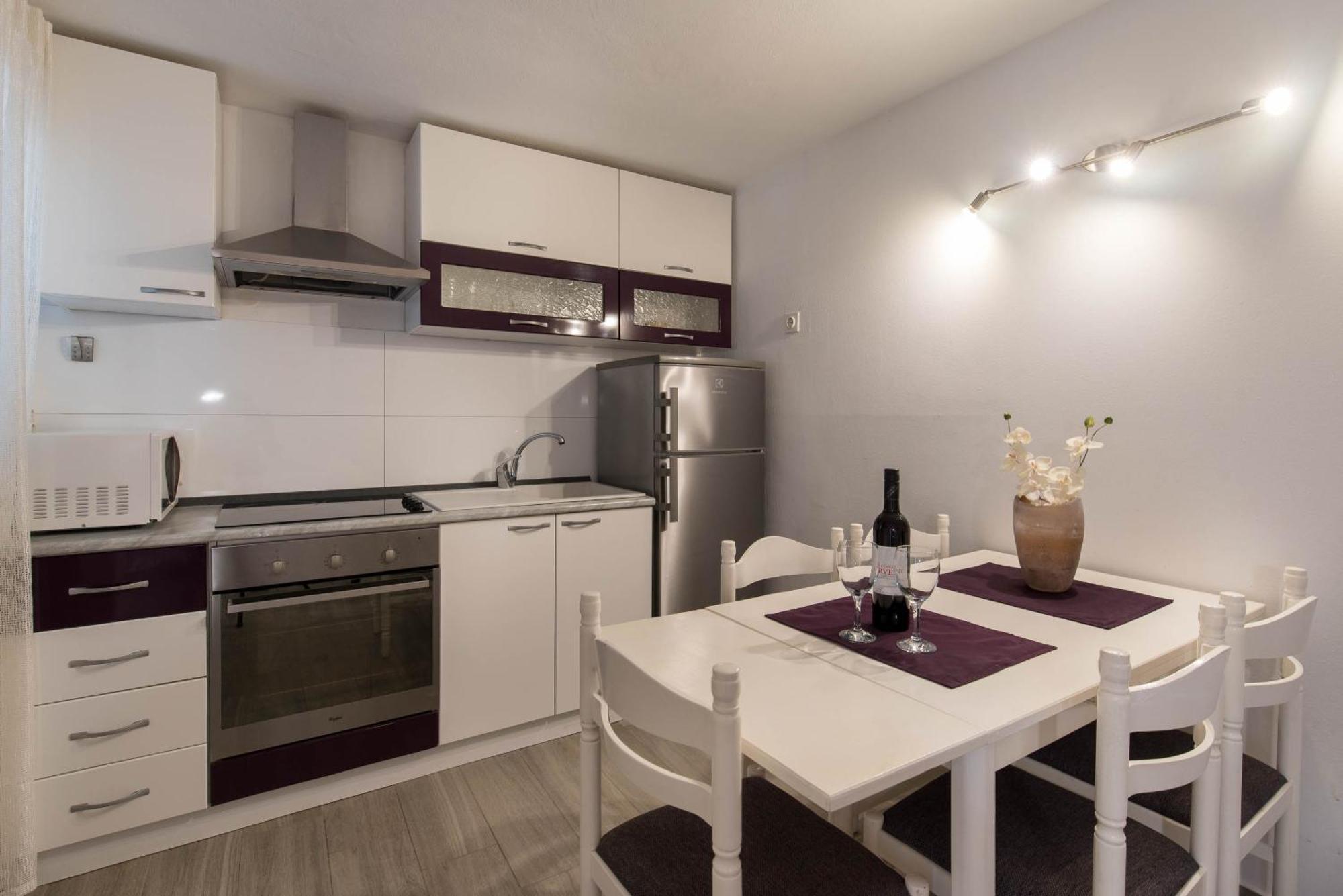 Beachfront Apartments Zanic Подстрана Номер фото
