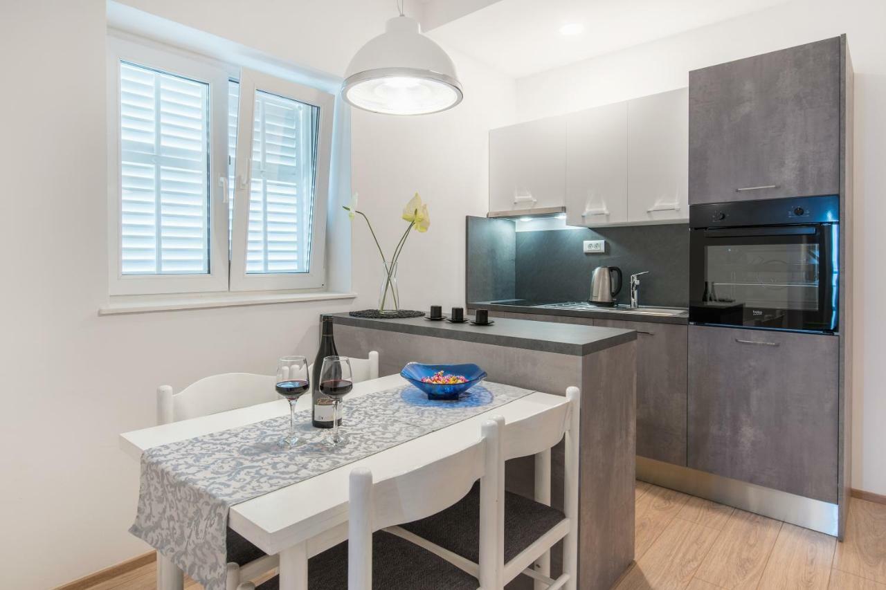 Beachfront Apartments Zanic Подстрана Экстерьер фото