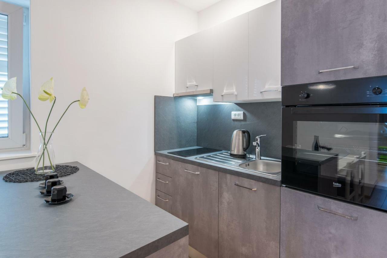 Beachfront Apartments Zanic Подстрана Экстерьер фото