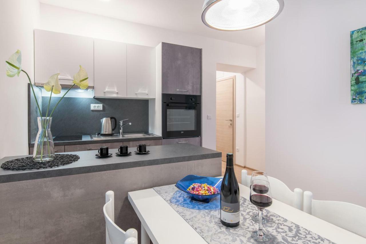 Beachfront Apartments Zanic Подстрана Экстерьер фото